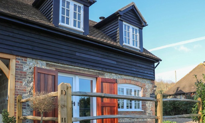 Hammerpot House | Converted Flint Clad Barn nestled in the heart of the South Downs National Park