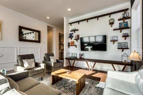 West Town Apartment | Converted Store Front Home Lets You Live Like a Local in the Heart of it All! condo