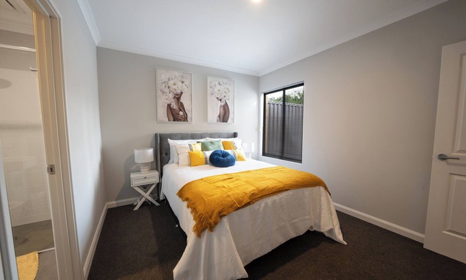 Kelmscott Apartment | Convinient Cosy Home with everthing around you.