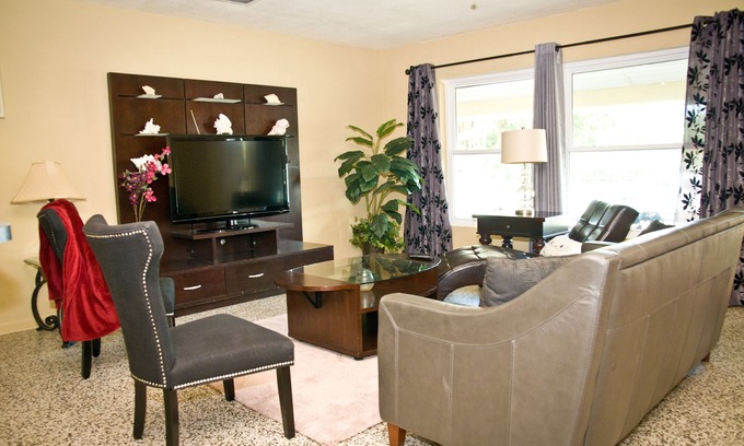 Altamonte Springs House | Conviniently located in the heart of beautiful Altamonte Springs. Close to parks
