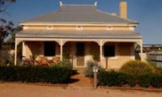 Booyoolie Cottage | CONYNGHAM COTTAGE - located at Gladstone SA. Southern Flinders Ranges.