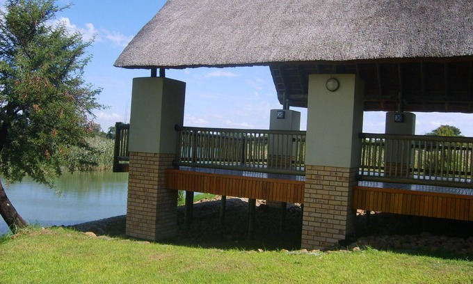Mahikeng Bed & Breakfast | Cookes Lake Resort
