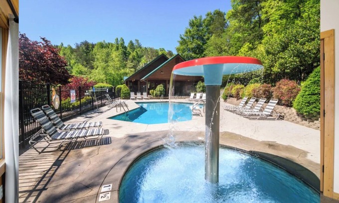 Black Bear Falls Cabin | Cookies Cabin | 2BR + Game Room | Hot Tub | Mountain Views | Near Gatlinburg