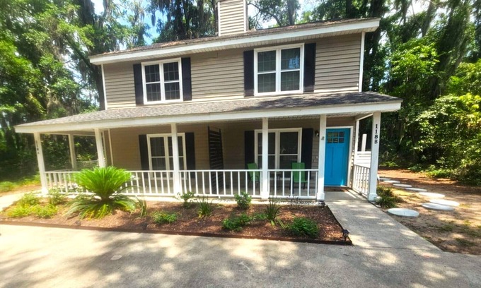Port Royal House | Cool Coastal Cottage - 2 miles from Parris Island - 1 mile From Sands Beach!