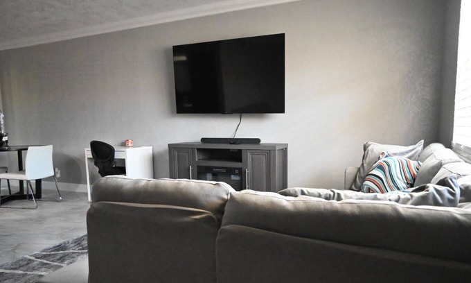 Lake Worth Condo | Cool Gray Oasis