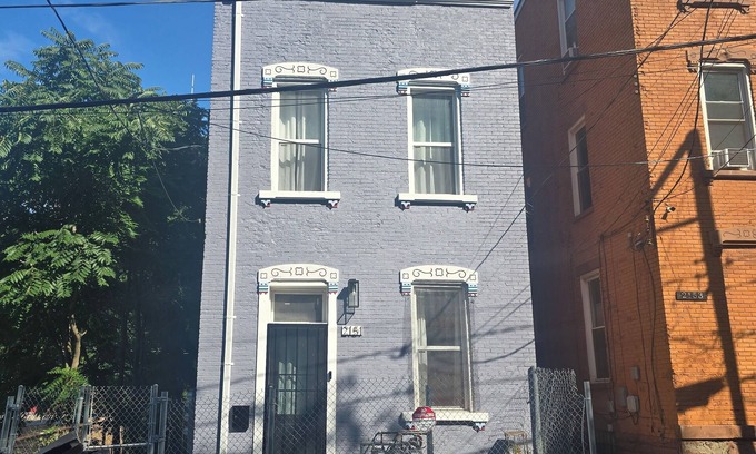 Mount Auburn Apartment | Cool luxury apartment with parking in vibrant Cincinnati Downtown
