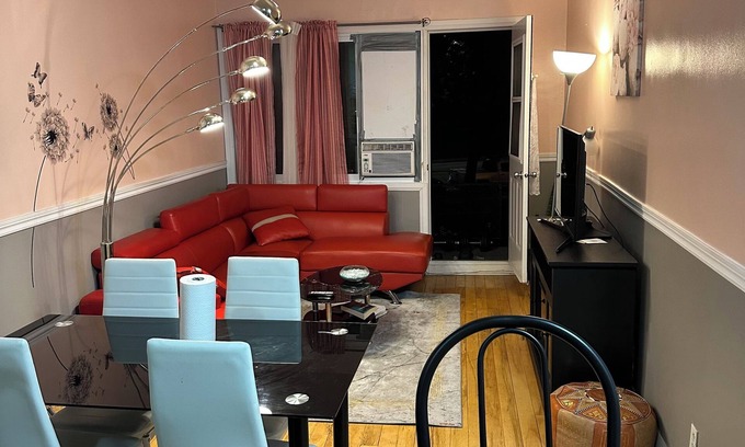 Pointe-Saint-Charles Condo | cool place 15 minutes walk to old port and 7 minutes drive. down town Montreal