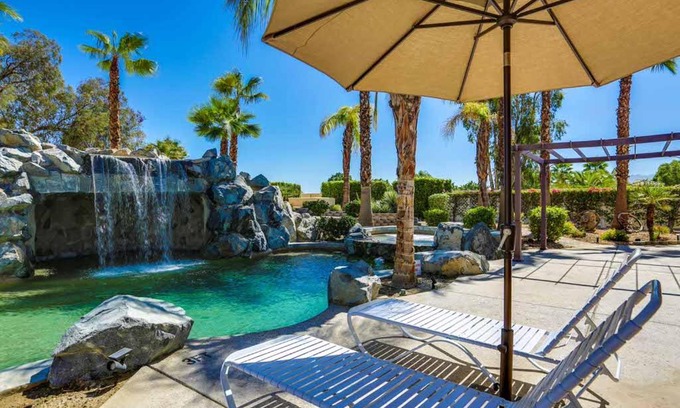 Bermuda Dunes House | Cool Pool Retreat