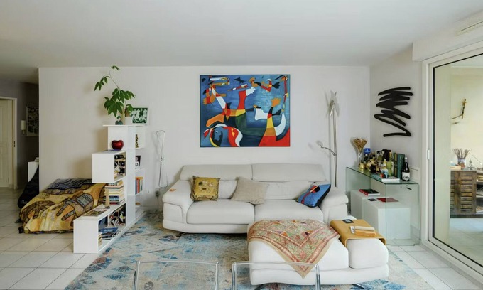 Saint-Victor Apartment | Cool Room in a Quiet & Sunny 3-Bedroom Marseille Apartment