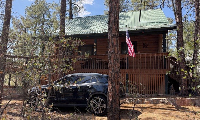 Mountain Club Cabin | Cool Western Cabin & A Short Walk Whiskey Row