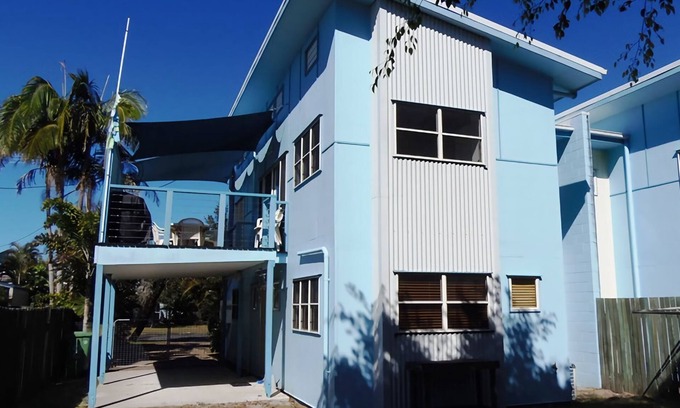 Rainbow Beach House | COOLAMAINE 2 - Rainbow Beach. Easy walk to beach and shops.