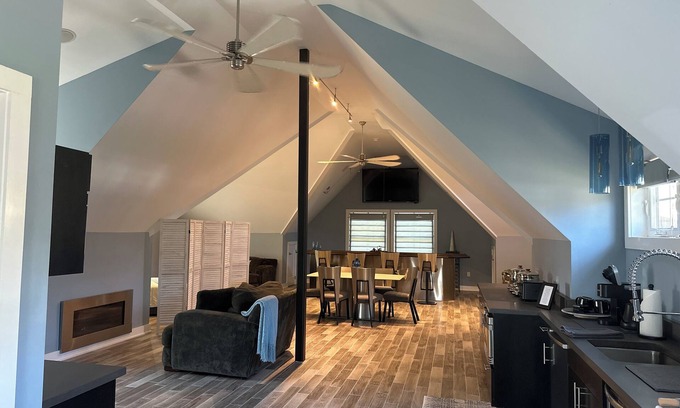 Dallas Apartment | Coolest home away from home! Super cozy, modern, and comfy!