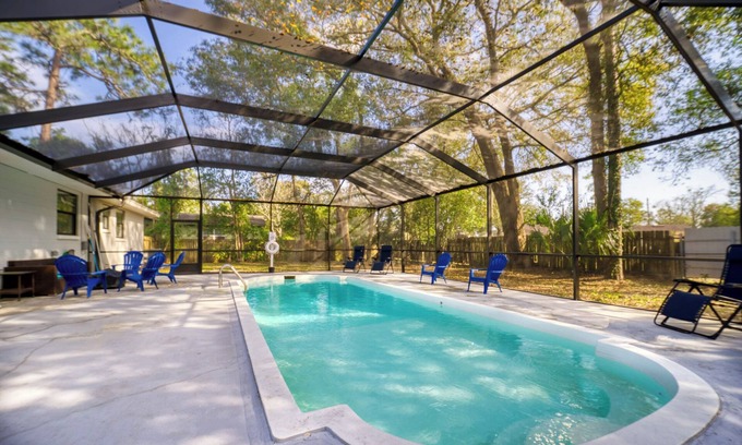 Arlington House | ~Coolside Ranch Home Sleeps 9 Cool Pool~