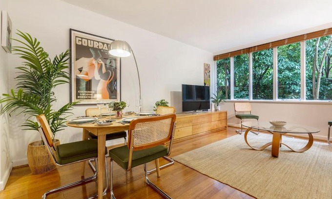 South Yarra Apartment | Coolullah Catch - Enjoy Mid-Century Urban Living