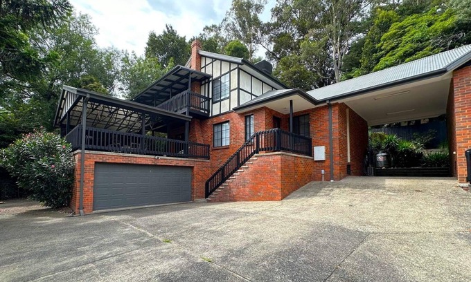 Warburton House | Coolwater Lodge in the Heart of Warburton