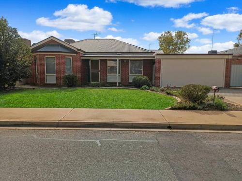 Mildura House | Coonawarra Cottage *Spotless *Quiet *Near CBD+HOSP