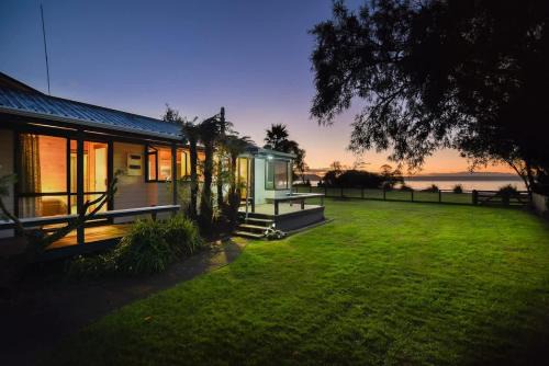 Holdens Bay House | Cooper's Lakeside Cabin