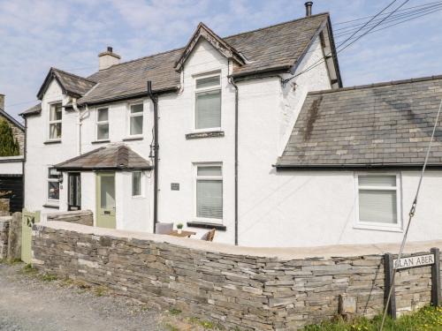 Dolwyddelan House | Cooper's Rest Gorffwysfa Coopers