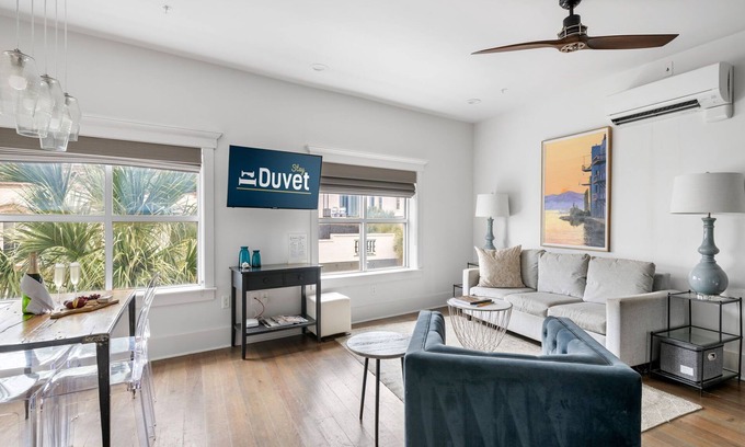 Downtown Charleston Apartment | Cooper Suite: Great Restaurants | Historic King St