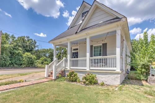 Cooper-Young Historic District Villa | Cooper Young Bungalow with huge fenced backyard