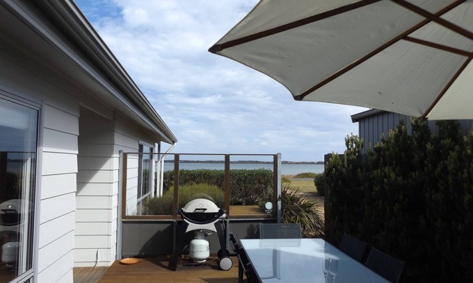 Bonney House | Coorong Waterfront Retreat
