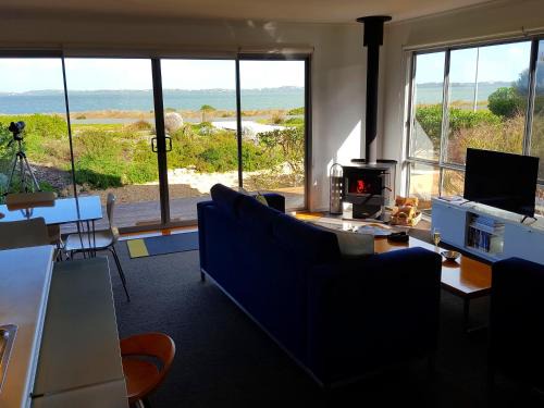 Bonney House | Coorong Waterfront Retreat