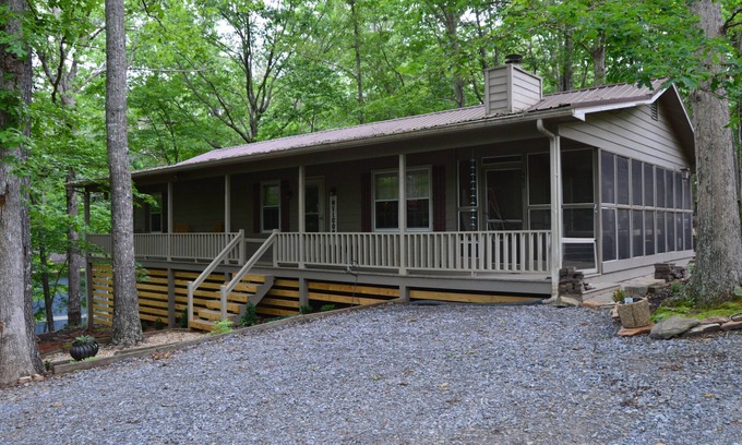 Eagle Mountain Cottage | Coosawattee River Resort, The Cottage in the Woods, Pet Friendly