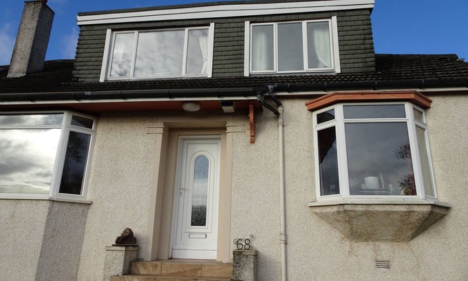 Milngavie House | COP26, convenient, can be split to 2 or 3 bedroom option. pro rata.