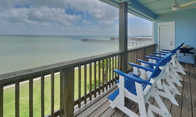 Rockport Condo | Copano Delight | Pool & Pier Access!