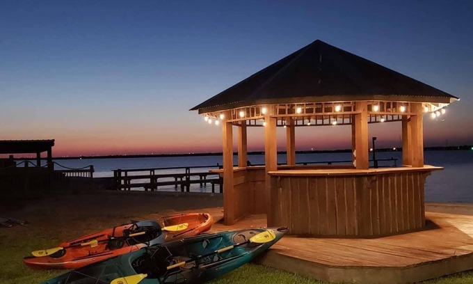 Taft House | Copano waterfront, 300' private fishing pier, huge porch, boat parking, tranquil