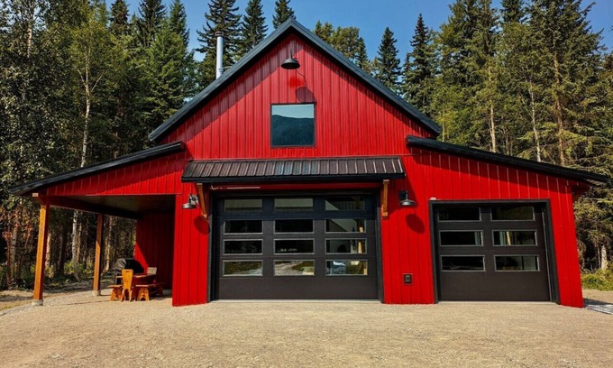 Blaeberry Cabin | Copper Bear Barn - Rural Golden