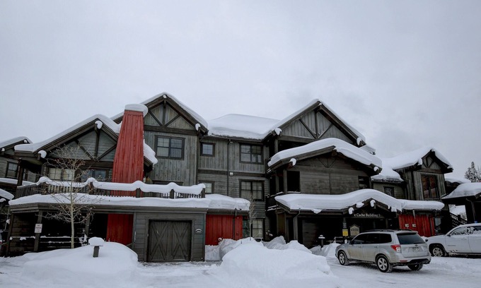 Copper Mountain Village Condo | Copper Mountain -Spacious 1st Flr 2&2 near ski school/rentals,lift, hot tub