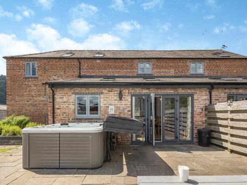 Trevor House | Cor Tarw - Uk12743
