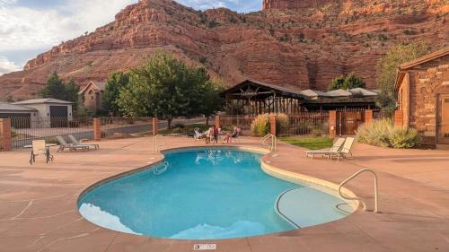 Kanab House | Coral Cliff View - Amazing Views and Pool