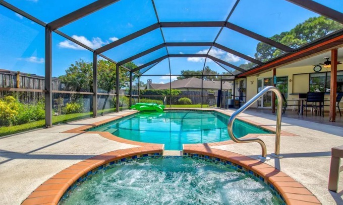 Bradenton House | Coral Tides. Updated pool home 5 mi to Anna Maria Island