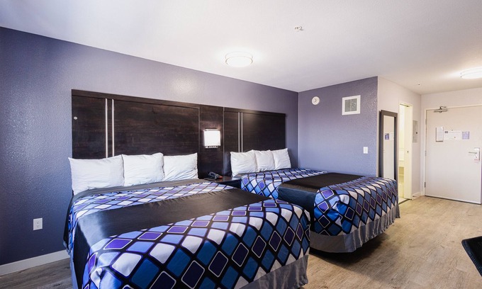 Inver Grove Heights House | Coratel IGH - Deluxe 2 Queen Studio with Kitchenette NS Oversized