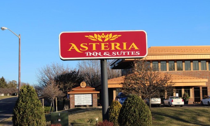 Maple Grove Hotel | Coratel Inn and Suites Maple Grove