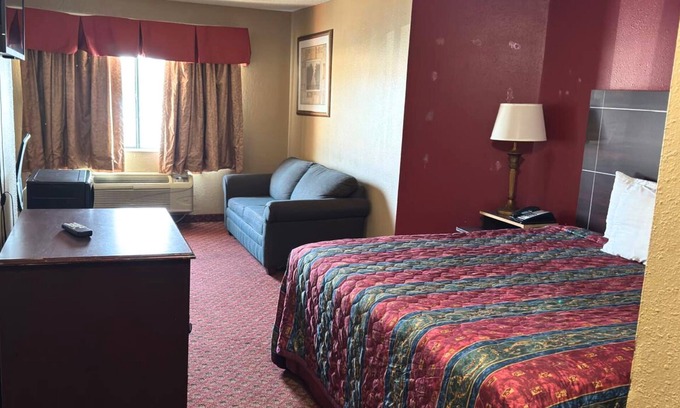 Oklahoma City Hotel | Coratel Inn & Suites Santa Fe OKC Standard 1 King Bed NS