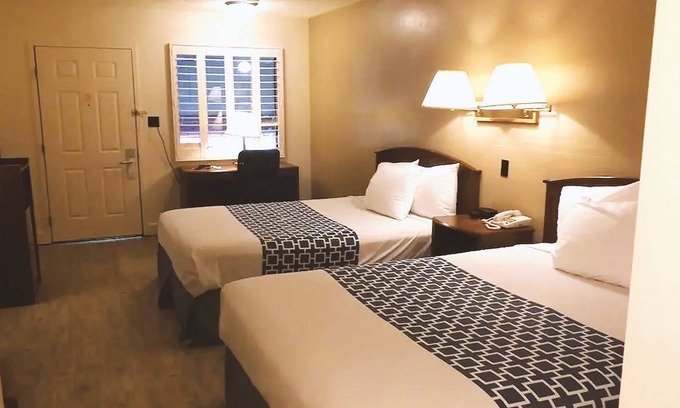 McCook House | Coratel Inn & Suites By Jasper McCook - Standard 2 Queen Bed NS
