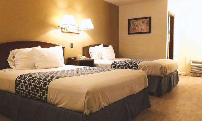 McCook House | Coratel Inn & Suites By Jasper McCook - Deluxe 2 Queen Bed NS