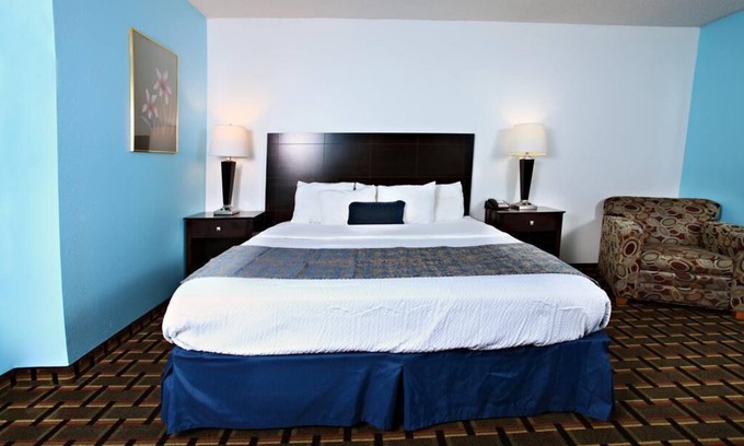 Newton Hotel | Coratel Inn & Suites By Jasper Newton - 1 King Bed NS