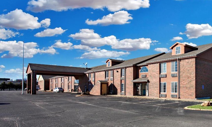 Newton Hotel | Coratel Inn & Suites by Jasper Newton