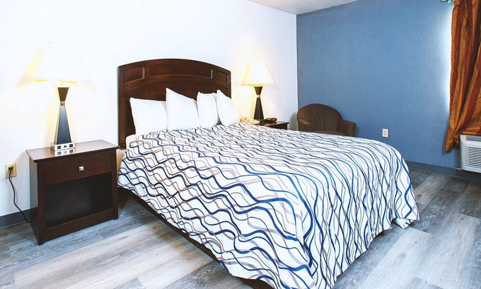 Park City House | Coratel Inn & Suites by Jasper Park City - Wichita North - DKBNS