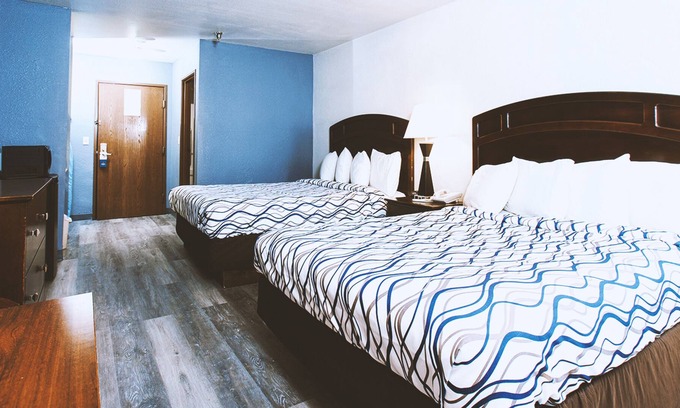 Park City House | Coratel Inn & Suites by Jasper Park City - Wichita North - EQBNS