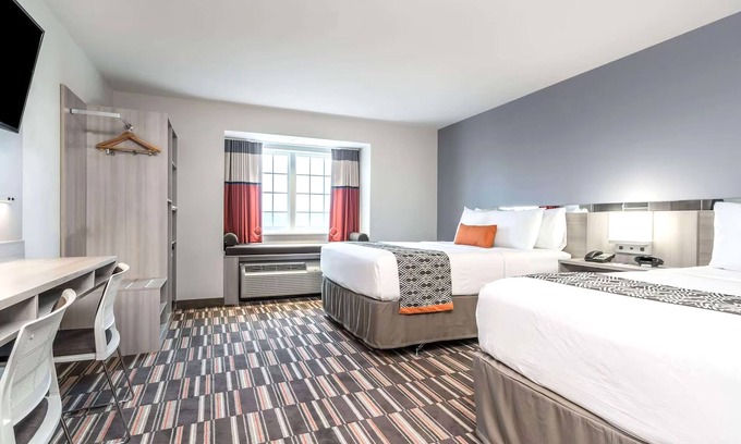 Rochester House | Coratel Inn & Suites by Jasper Rochester-Deluxe 2 Queen Bed Non-Smoking