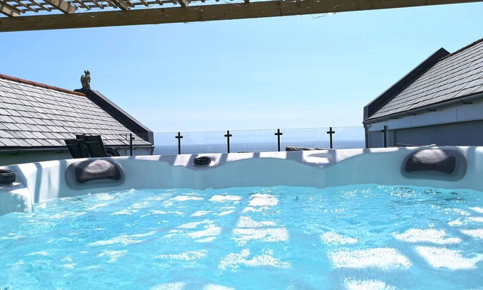 Portwrinkle House | Cormorant - Beachside House with Terrace Hot Tub & Stunning Views