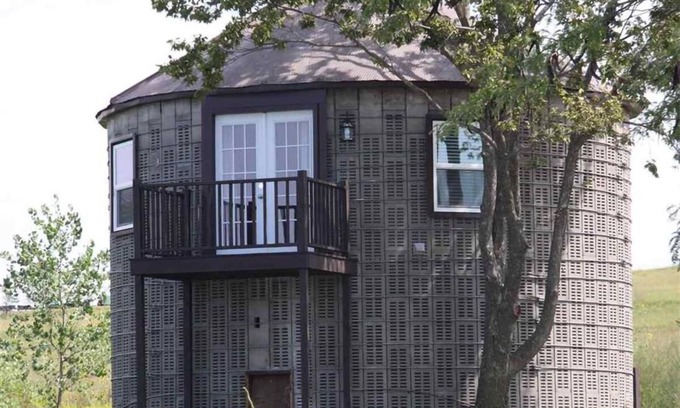 Holmesville Cottage | Corn Crib Cottage