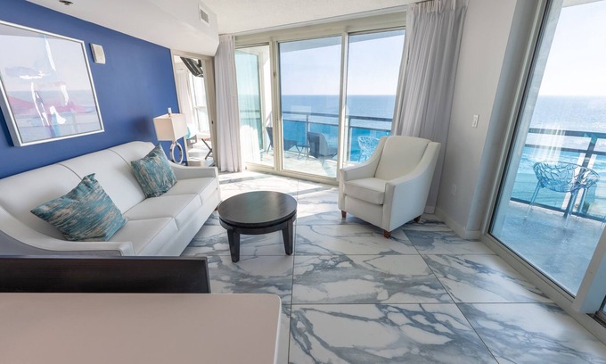 Downtown Myrtle Beach Condo | Corner condo w/180° ocean views & pools