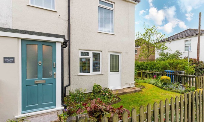 Norwich House | Corner Cottage | 1-Bedroom Cottage Close To Norwich City Centre