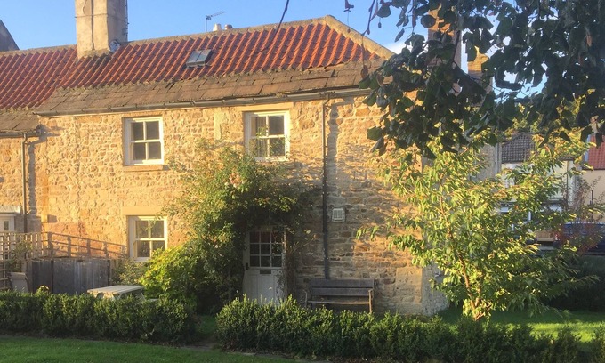 Staindrop Cottage | CORNER COTTAGE, pet friendly, character holiday cottage in Staindrop